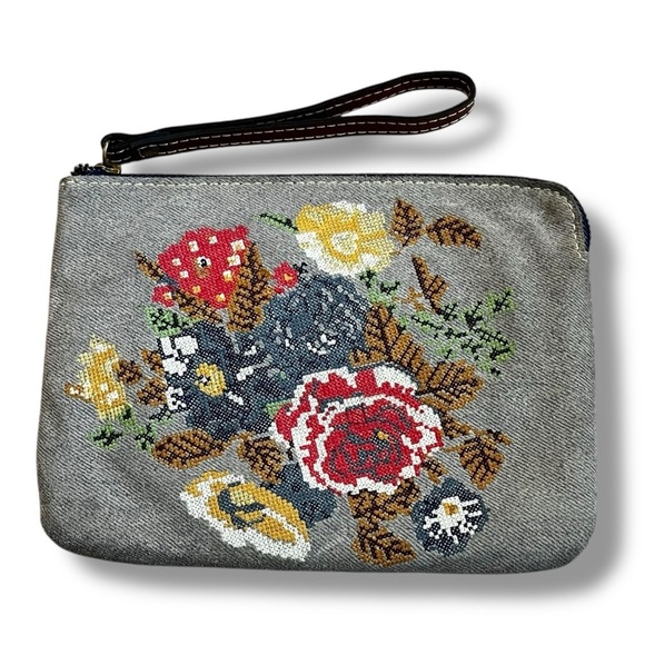 Patricia Nash Cassini Wristlet Floral Cross Stitch Print Leather Pockets Stain - Picture 1 of 8
